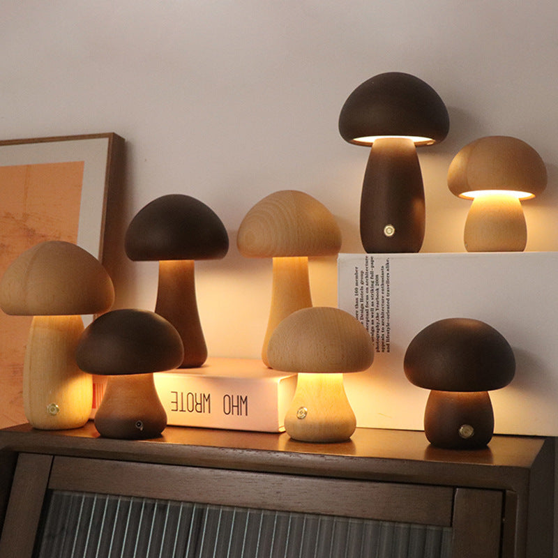 Lampes champignon en bois allumées